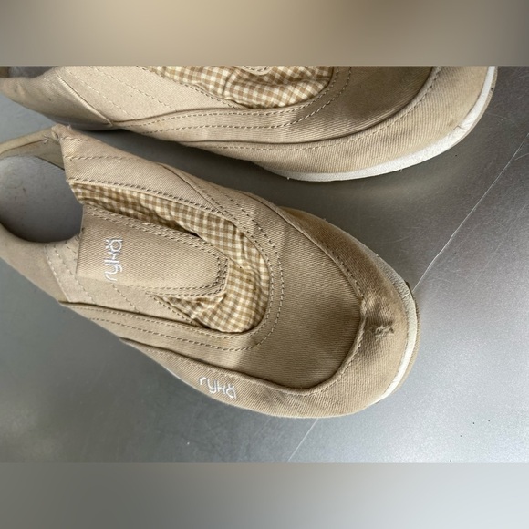 Ryka Shoes Womens Sz 9.5 Low Top Slip On Comfort Roubd Toe Flat Tan Cream - Picture 3 of 7